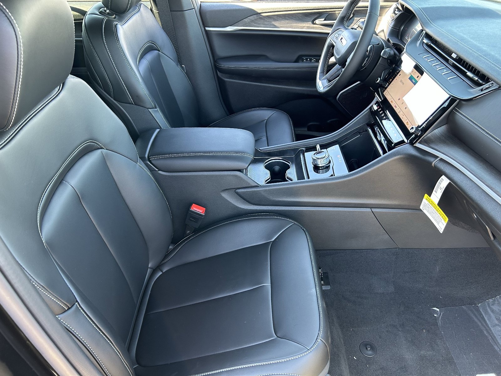New 2026 Jeep Grand Cherokee Limited w/ Limited Altitude Package AWD/4WD image 9