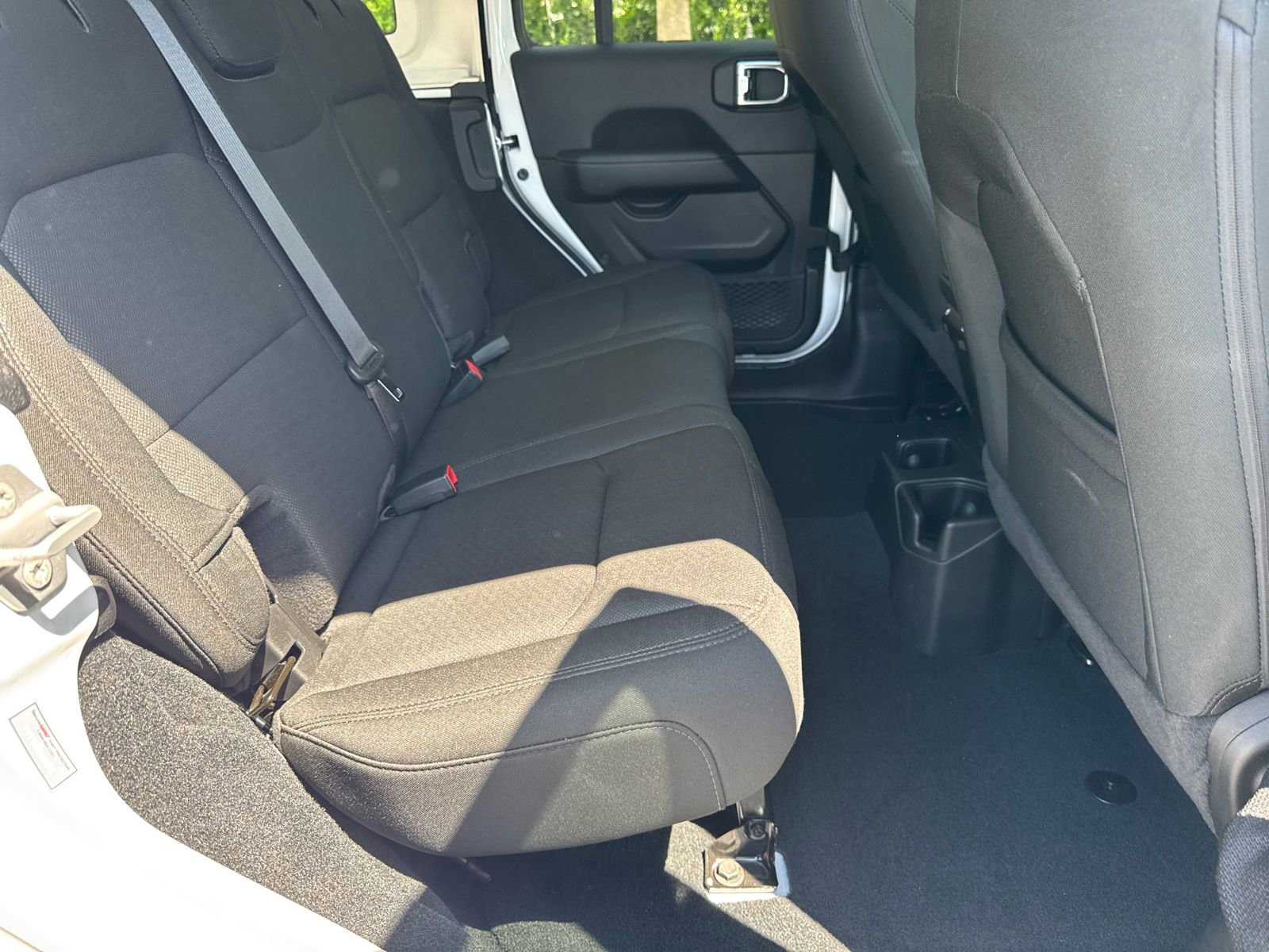 Used 2022 Jeep Wrangler Unlimited Sahara w/ Dual Top Group AWD/4WD image 15