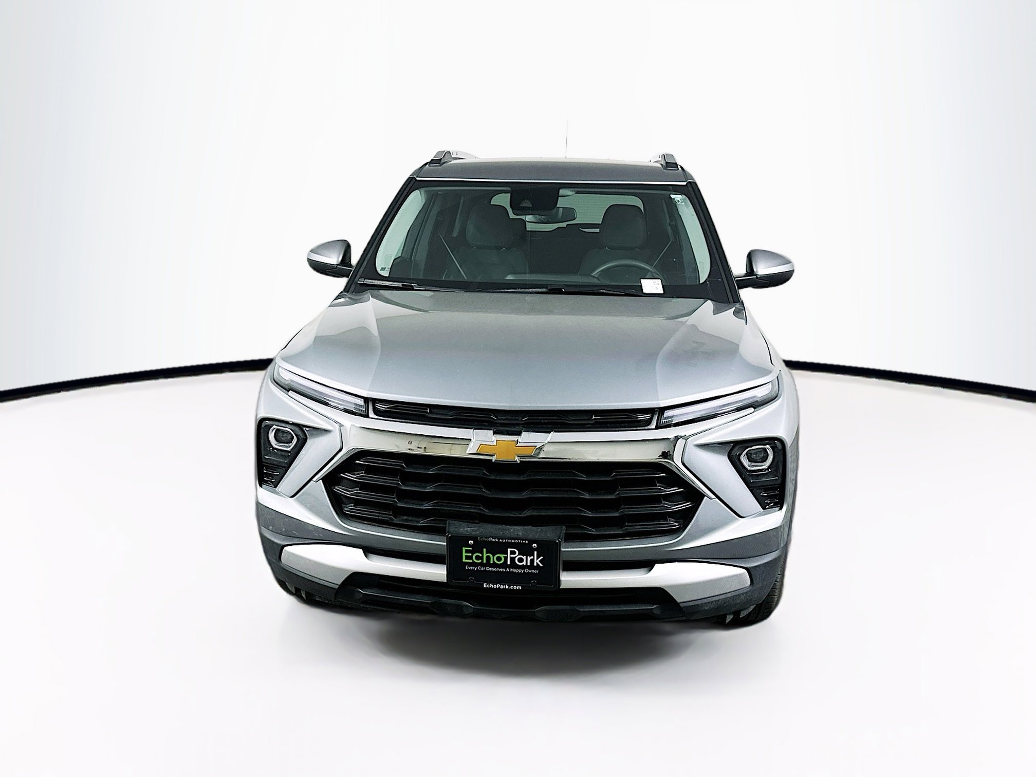 Used 2025 Chevrolet TrailBlazer LT AWD/4WD image 2