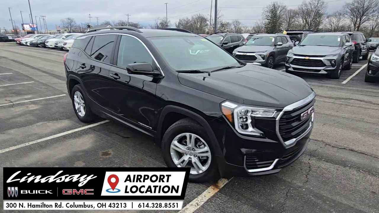 Used 2023 GMC Terrain SLE w/ Driver Convenience Package image 2