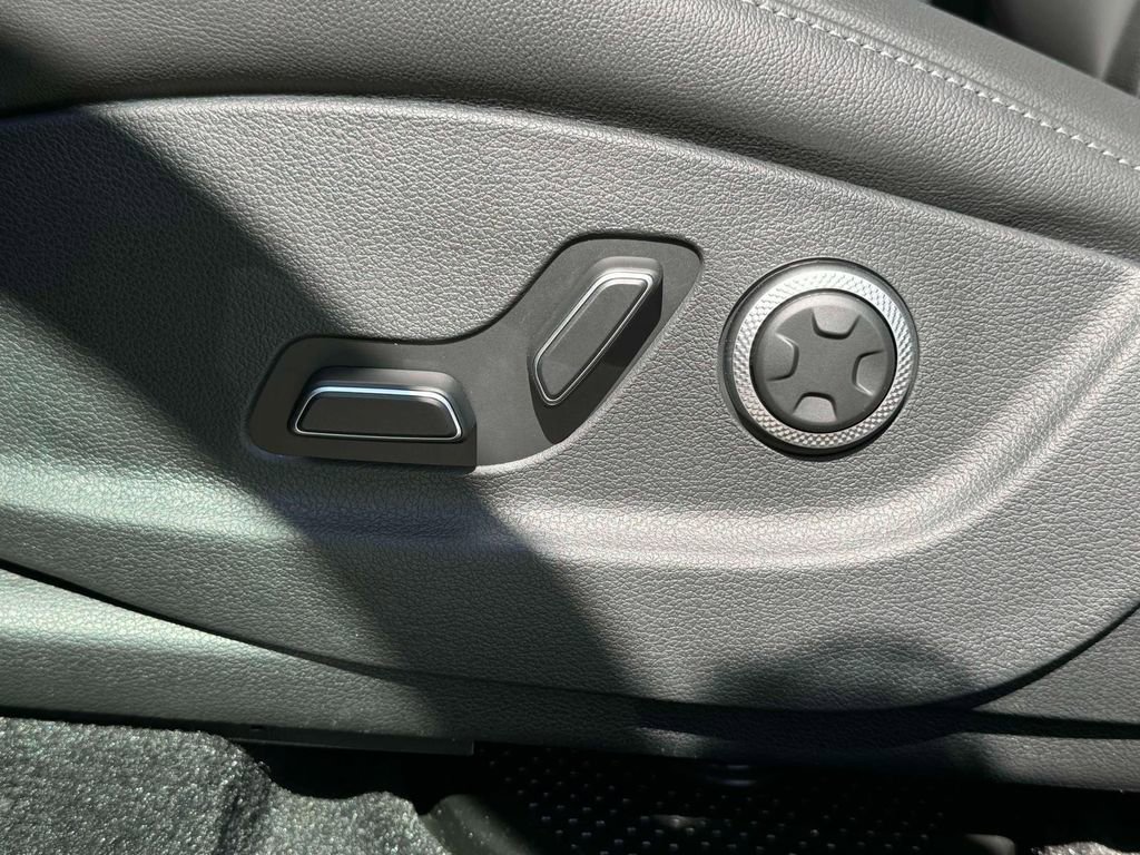 New 2025 Genesis GV80 2.5T Standard image 17