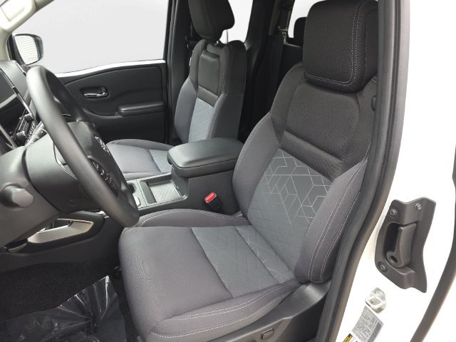 Used 2025 Nissan Frontier SV RWD image 15