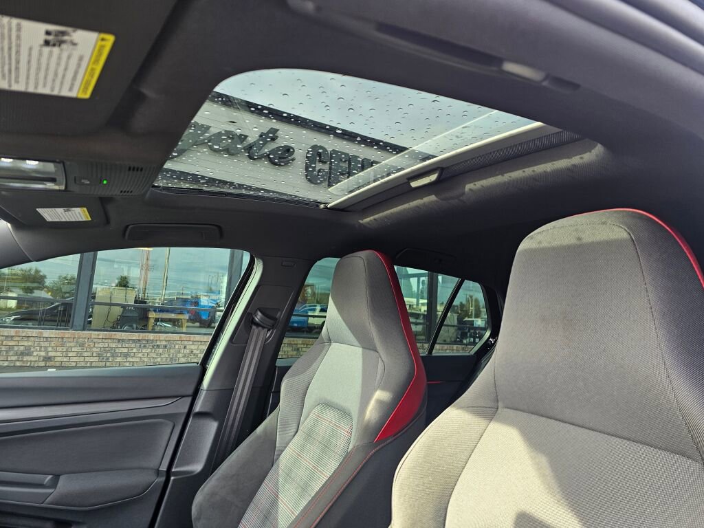 Used 2022 Volkswagen GTI SE image 19