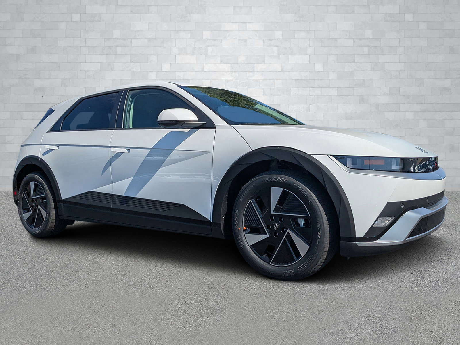 New 2025 Hyundai Ioniq 5 SE image 2