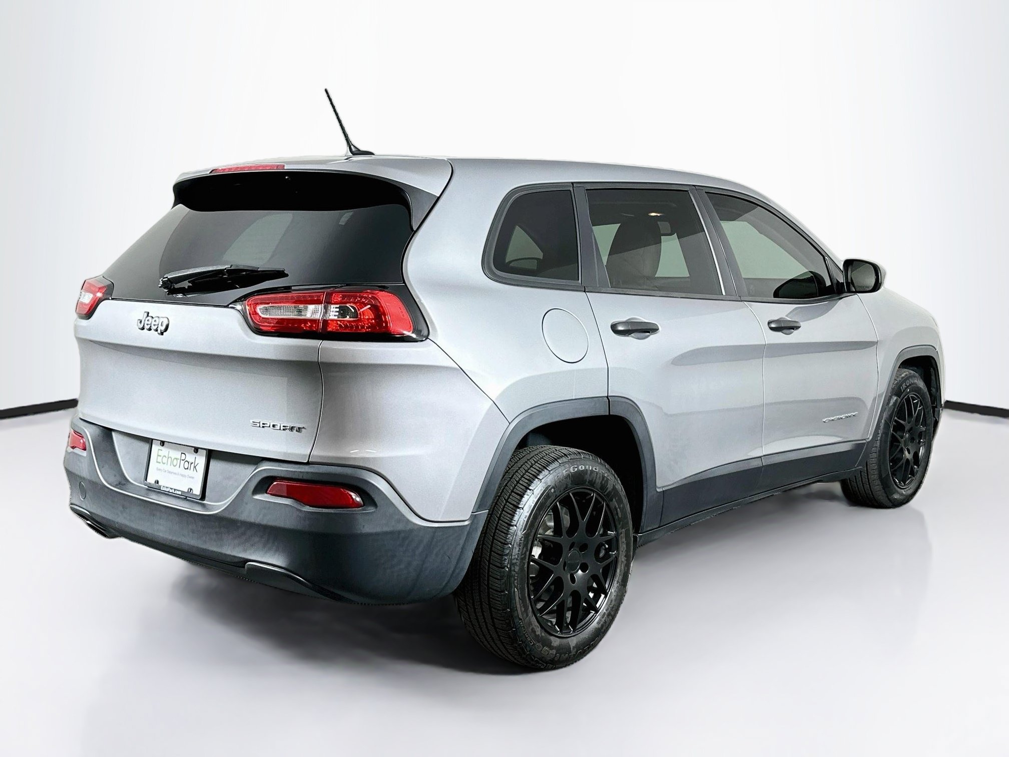 Used 2015 Jeep Cherokee Sport FWD image 9