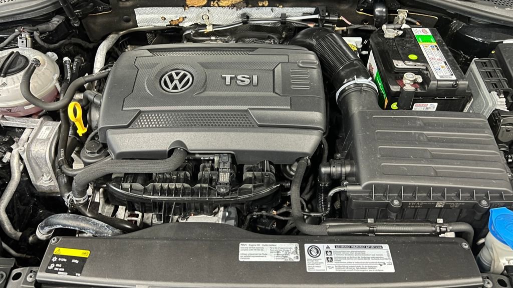 Used 2015 Volkswagen Golf S image 39