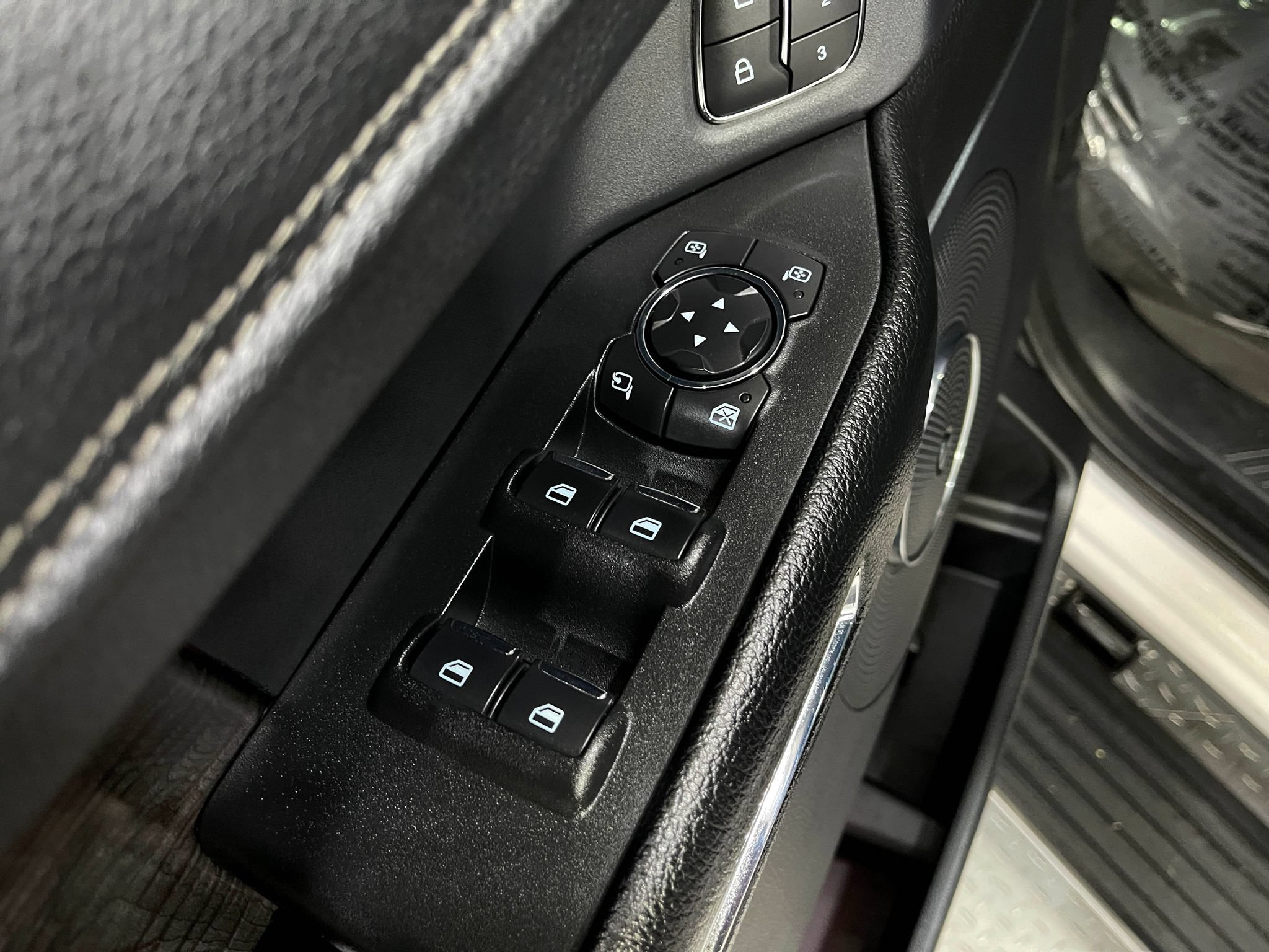 Used 2019 Ford Expedition Limited w/ Equipment Group 302A AWD/4WD image 15