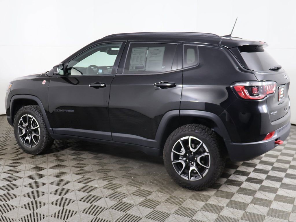 Used 2024 Jeep Compass Trailhawk image 11