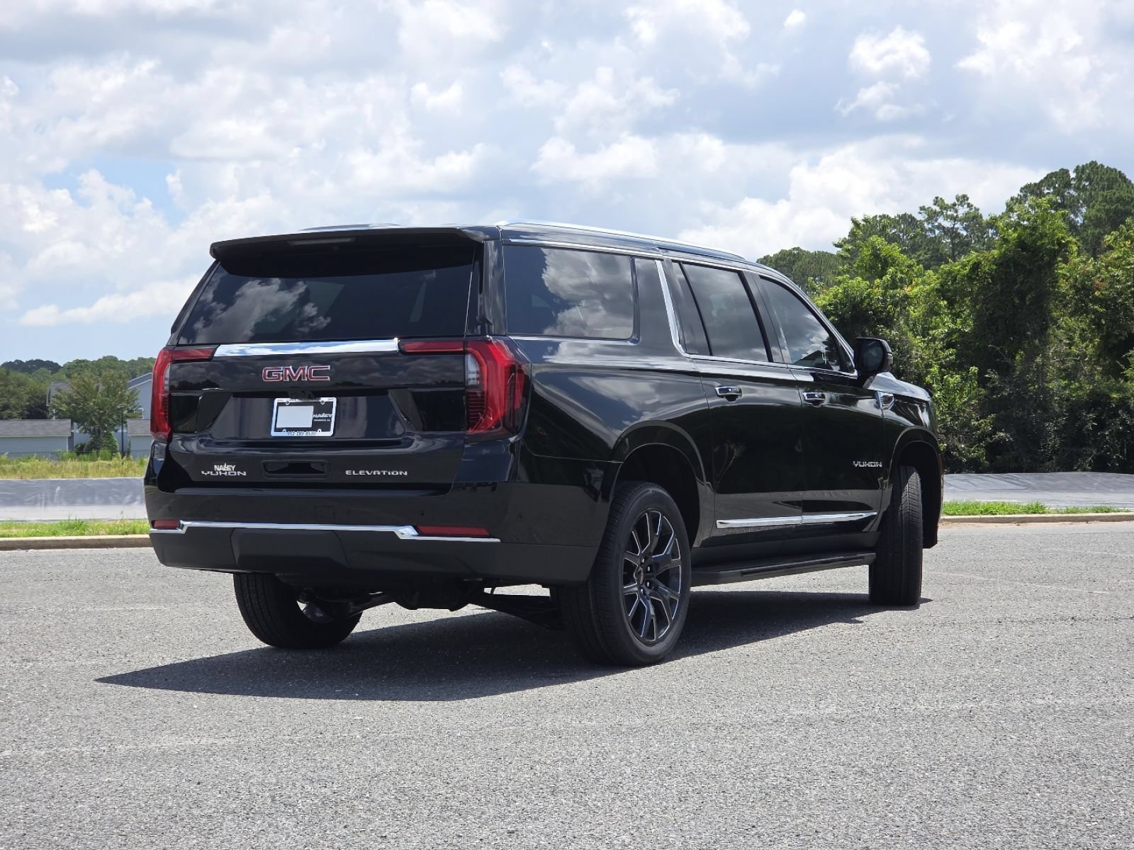 New 2026 GMC Yukon XL Elevation w/ Elevation Premium Package AWD/4WD image 23