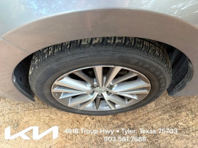 Used 2015 Toyota Corolla LE FWD image 4