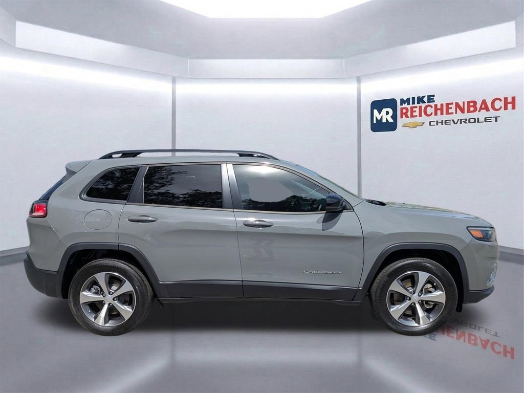 Used 2022 Jeep Cherokee Limited image 3