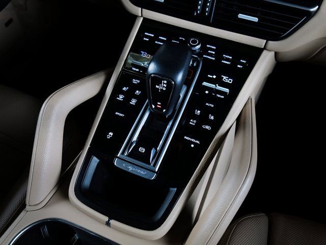 Certified 2023 Porsche Cayenne Platinum Edition image 16