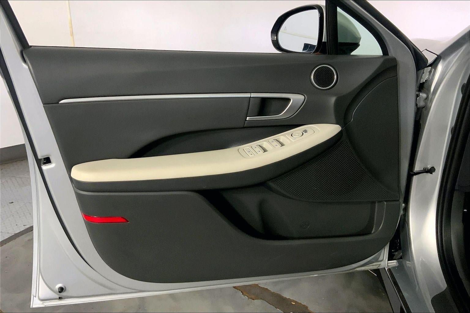 Used 2025 Hyundai Sonata SEL FWD image 24