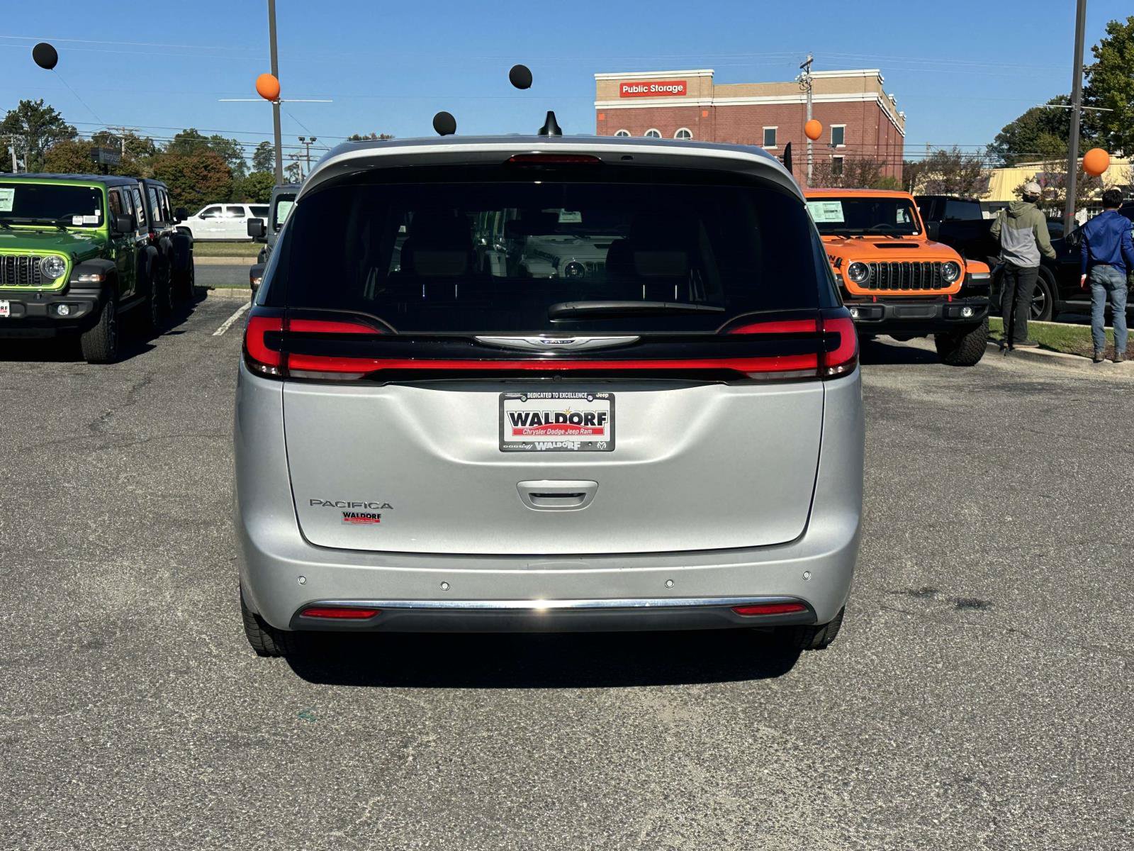 Used 2024 Chrysler Pacifica Touring-L FWD image 6