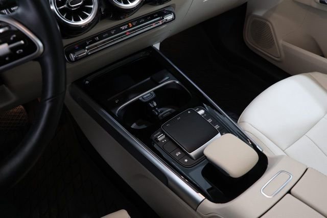 Used 2022 Mercedes-Benz GLB 250 4MATIC image 25