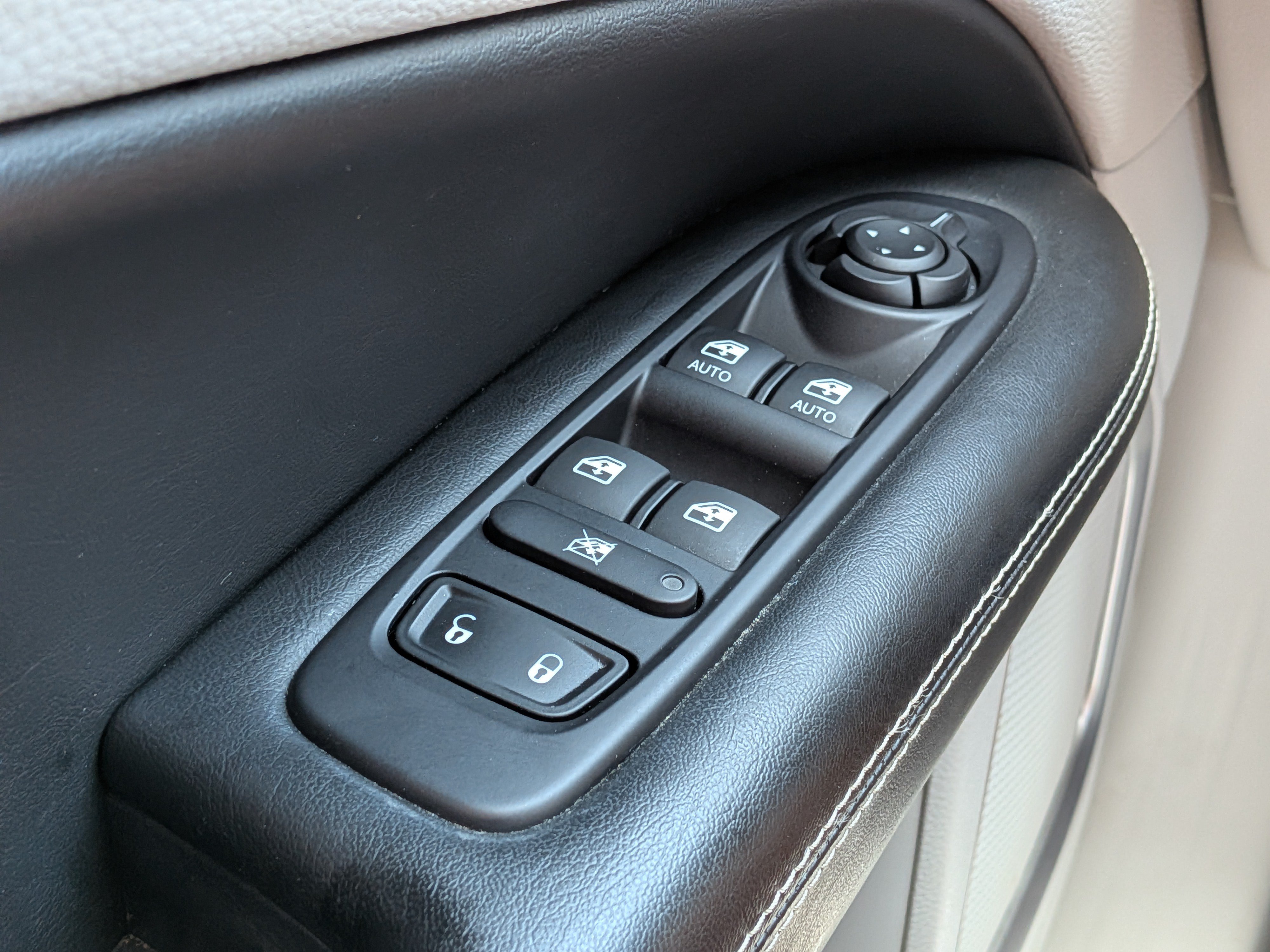 Used 2018 Jeep Compass Latitude FWD image 22