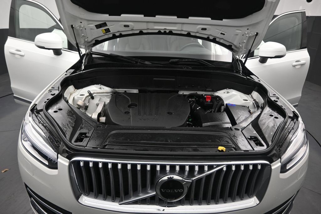 Certified 2023 Volvo XC90 B5 Plus AWD/4WD image 18