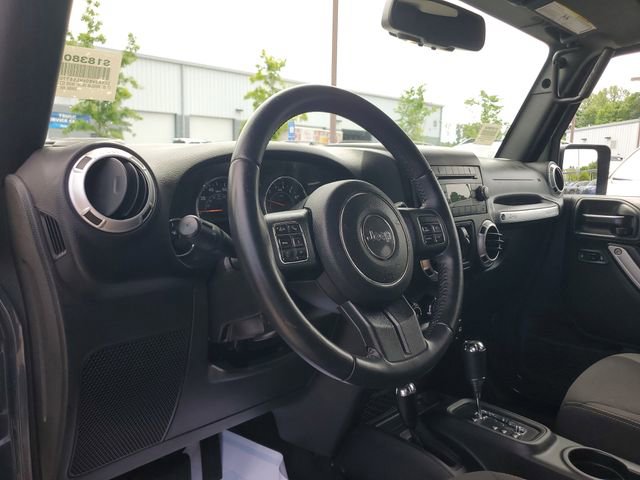 Certified 2017 Jeep Wrangler Unlimited Sahara w/ Connectivity Group AWD/4WD image 17