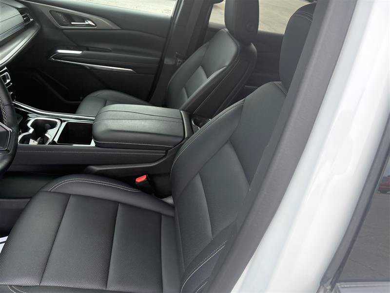 Used 2025 Chevrolet Traverse LT AWD/4WD image 7
