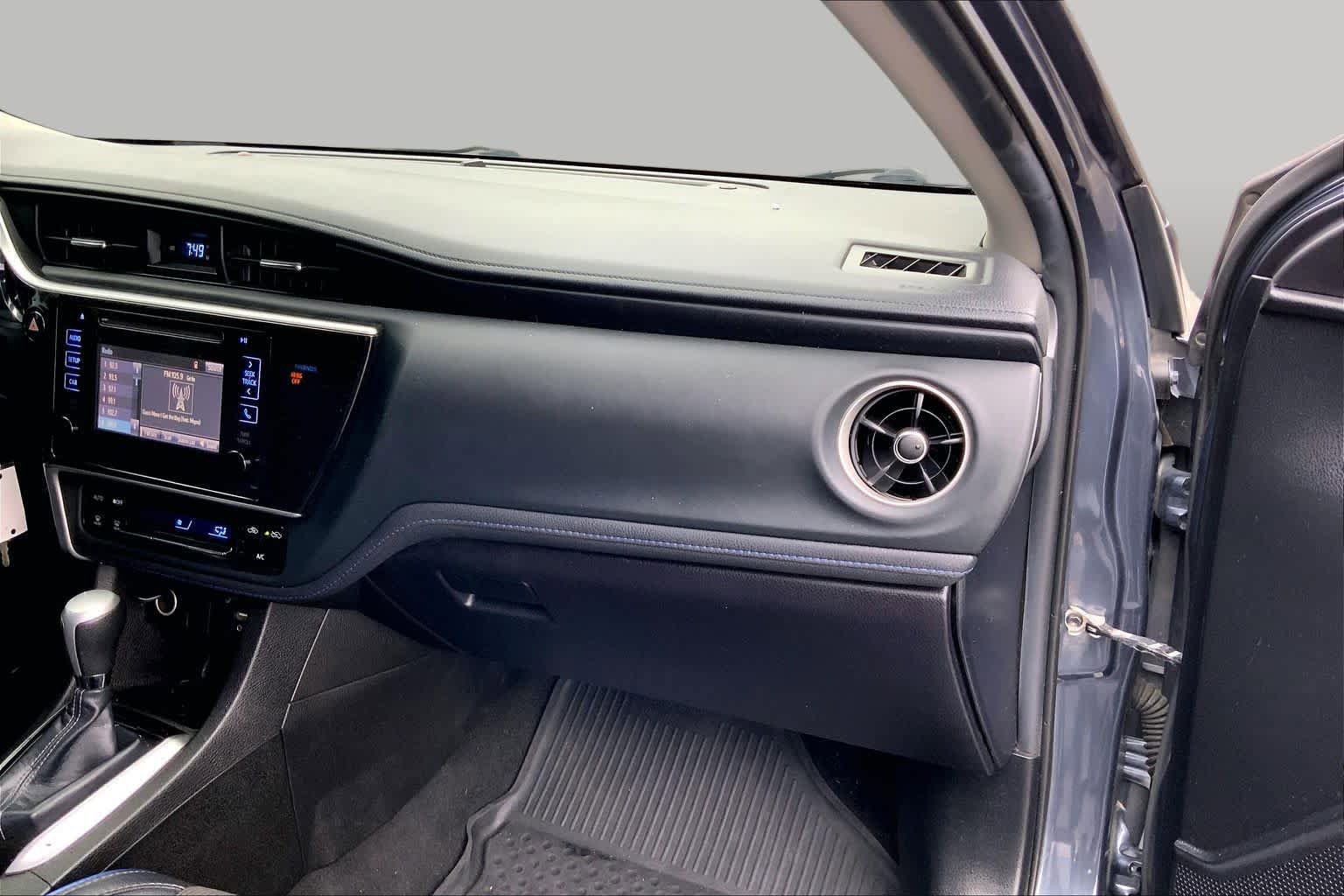 Used 2018 Toyota Corolla SE FWD image 18