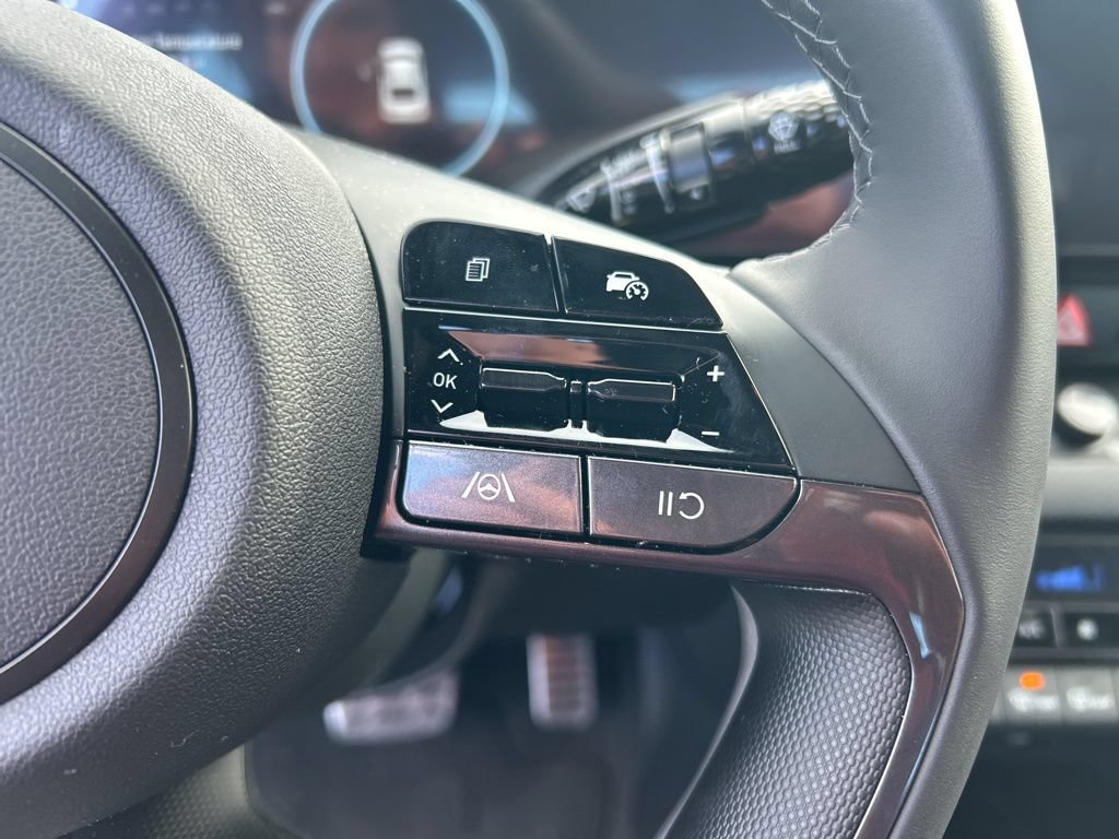 Used 2025 Hyundai Elantra SEL FWD image 16