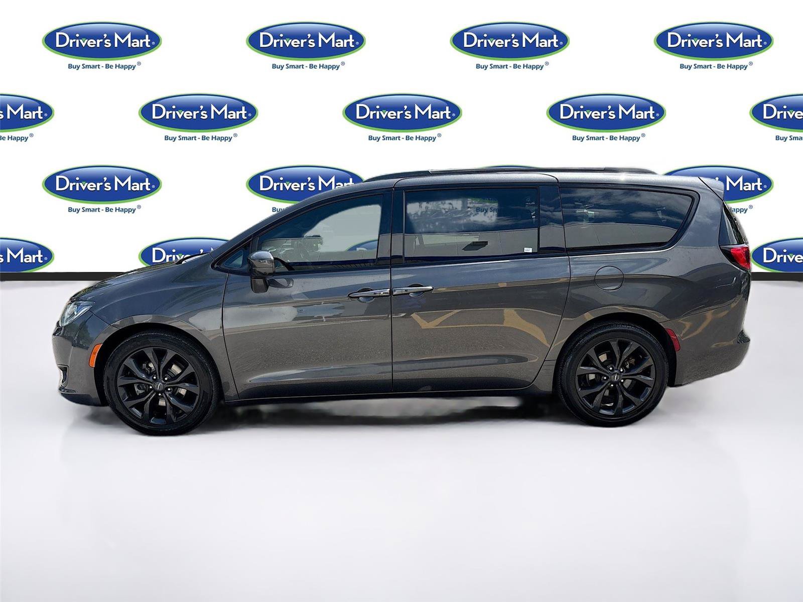 Used 2020 Chrysler Pacifica Touring-L Plus w/ S Appearance Package FWD image 4