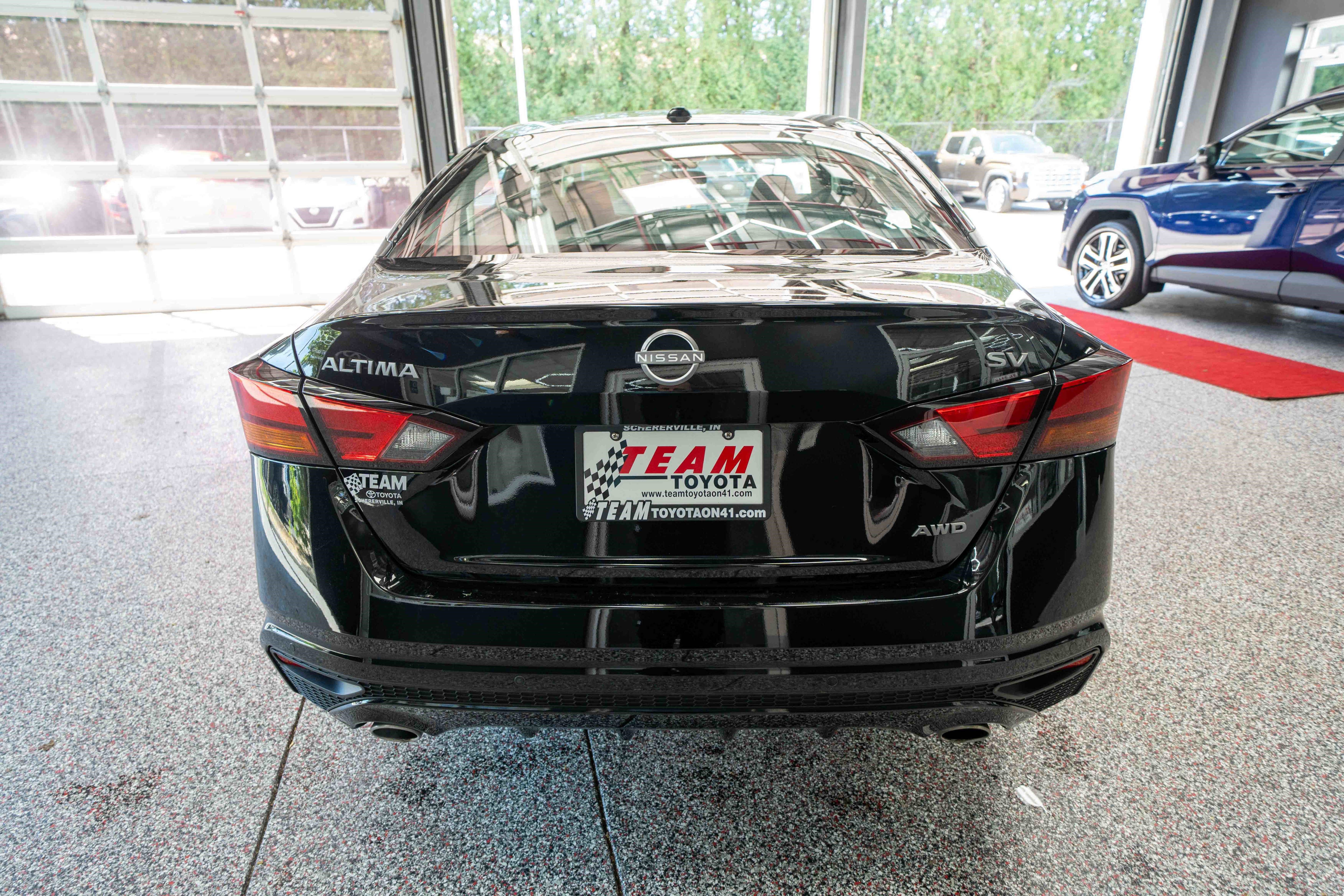Used 2024 Nissan Altima 2.5 SV w/ SV Premium Package image 3