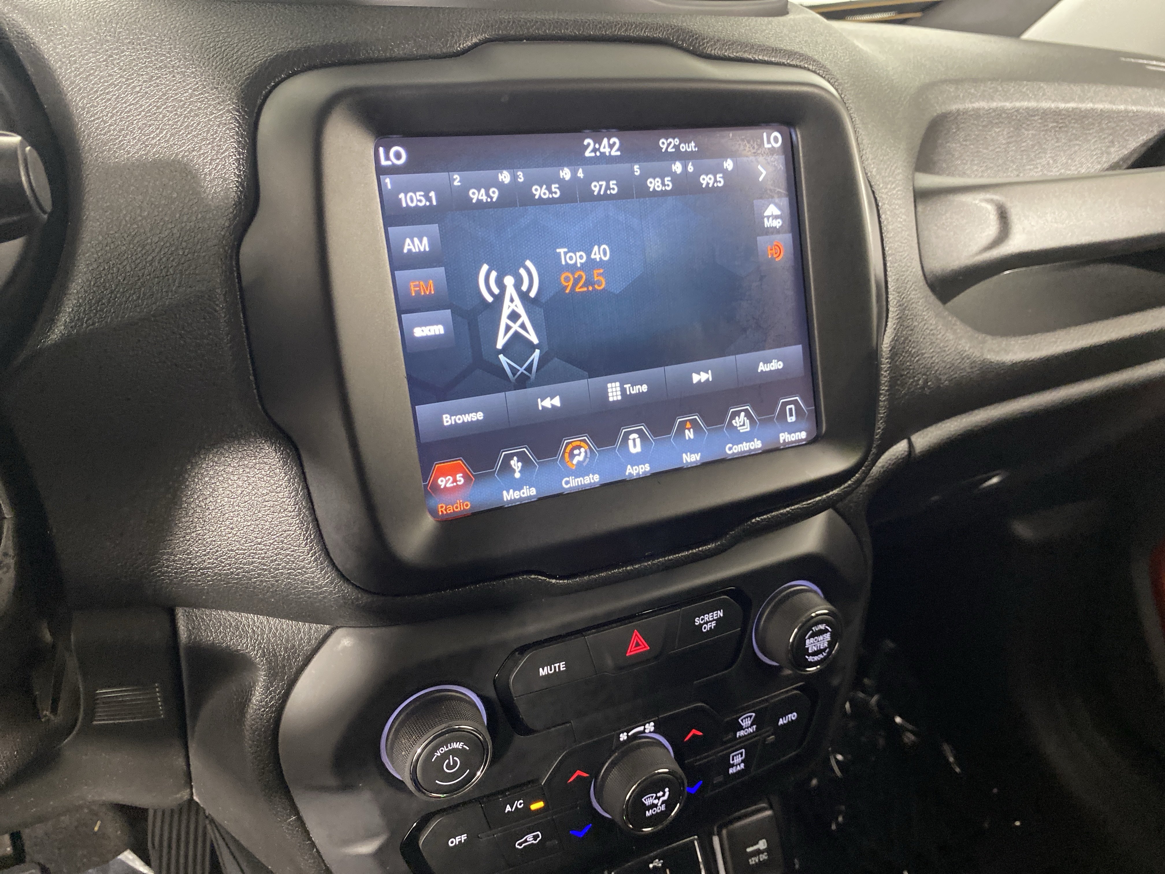 Used 2019 Jeep Renegade Trailhawk w/ UConnect 8.4 Nav Group AWD/4WD image 30