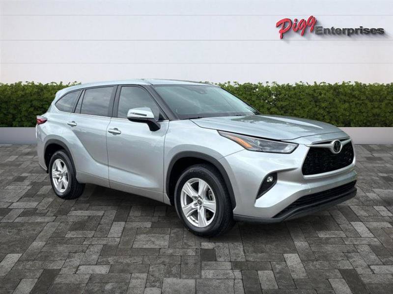 Used 2023 Toyota Highlander LE FWD image 6