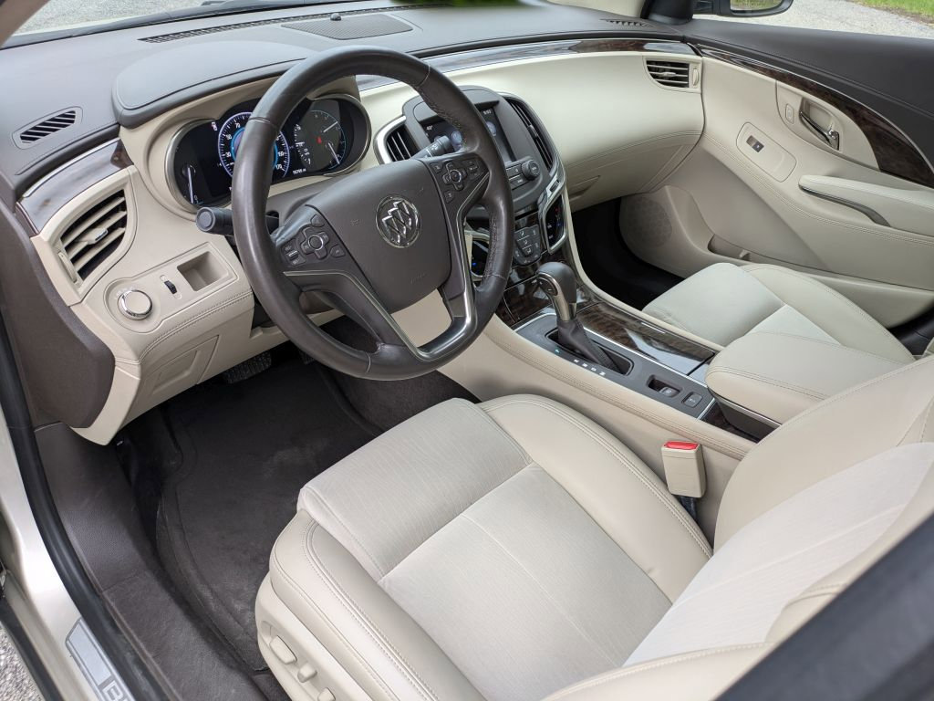 Used 2015 Buick LaCrosse image 11