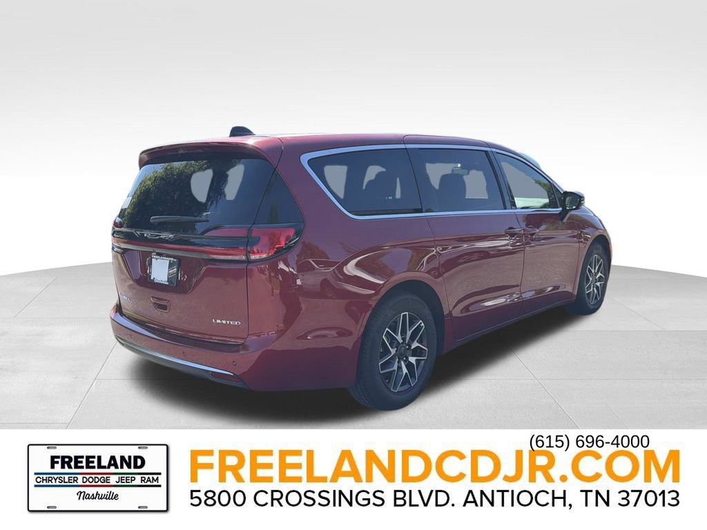 New 2027 Chrysler Pacifica Limited FWD image 3