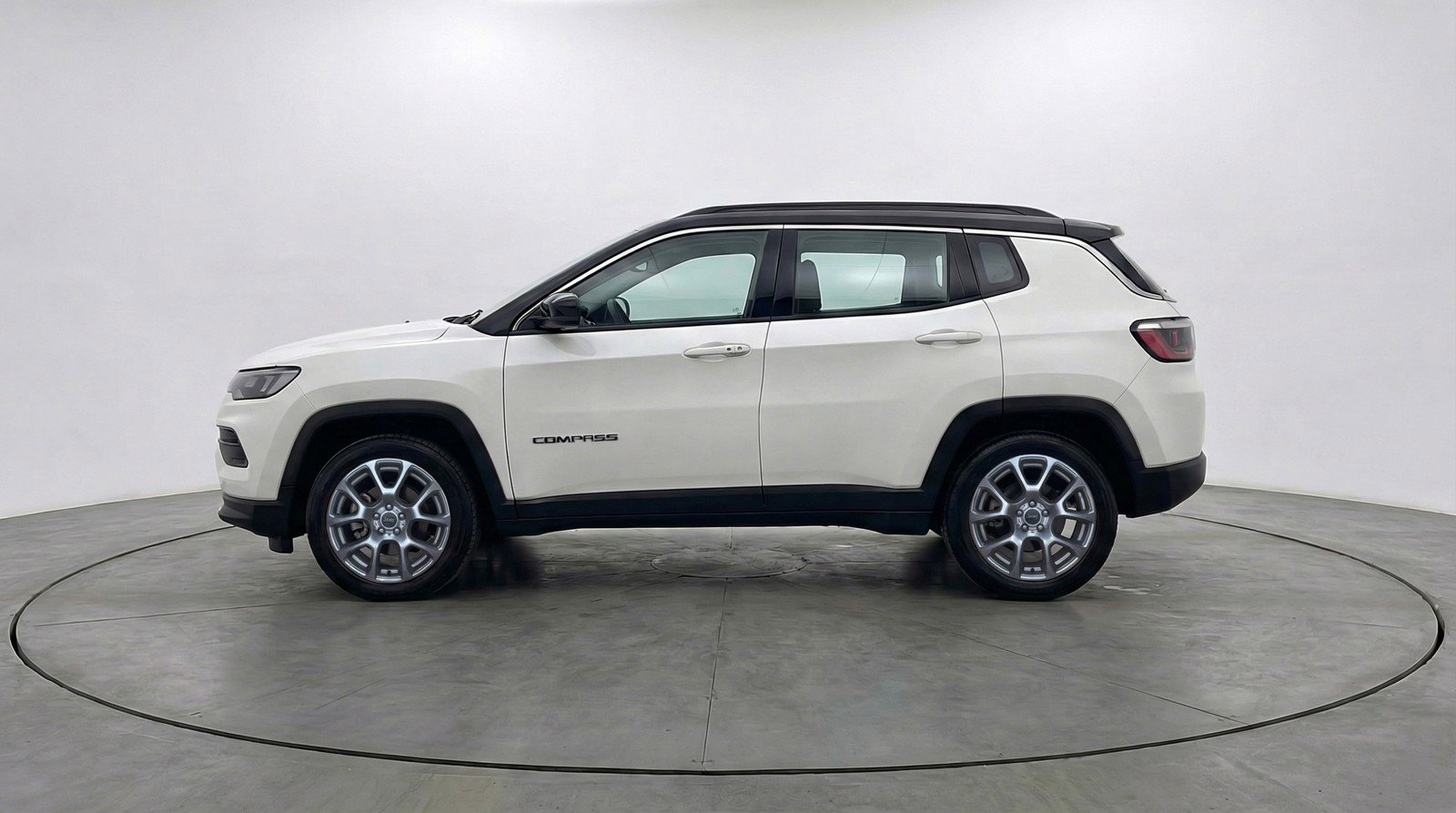 Used 2025 Jeep Compass Limited image 11