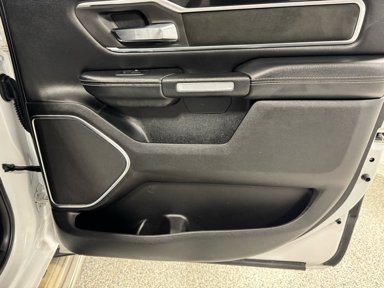 Used 2019 RAM 1500 Laramie image 13