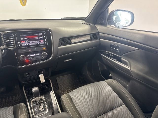 Used 2018 Mitsubishi Outlander LE FWD image 20
