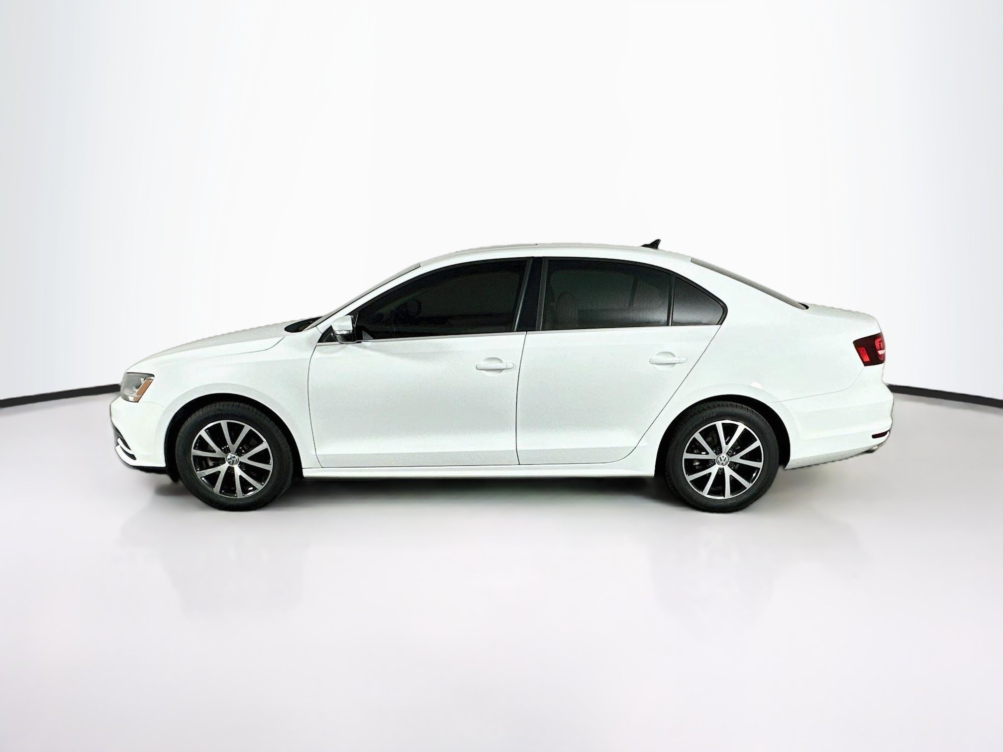 Used 2018 Volkswagen Jetta SE FWD image 4