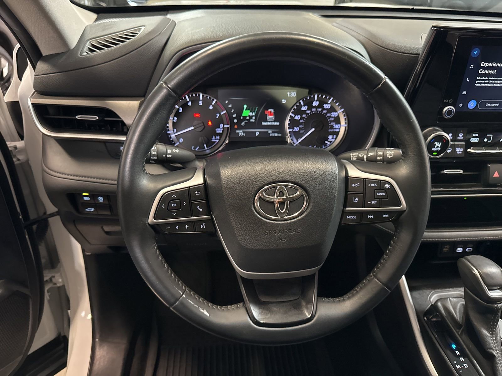 Used 2023 Toyota Highlander XLE image 9
