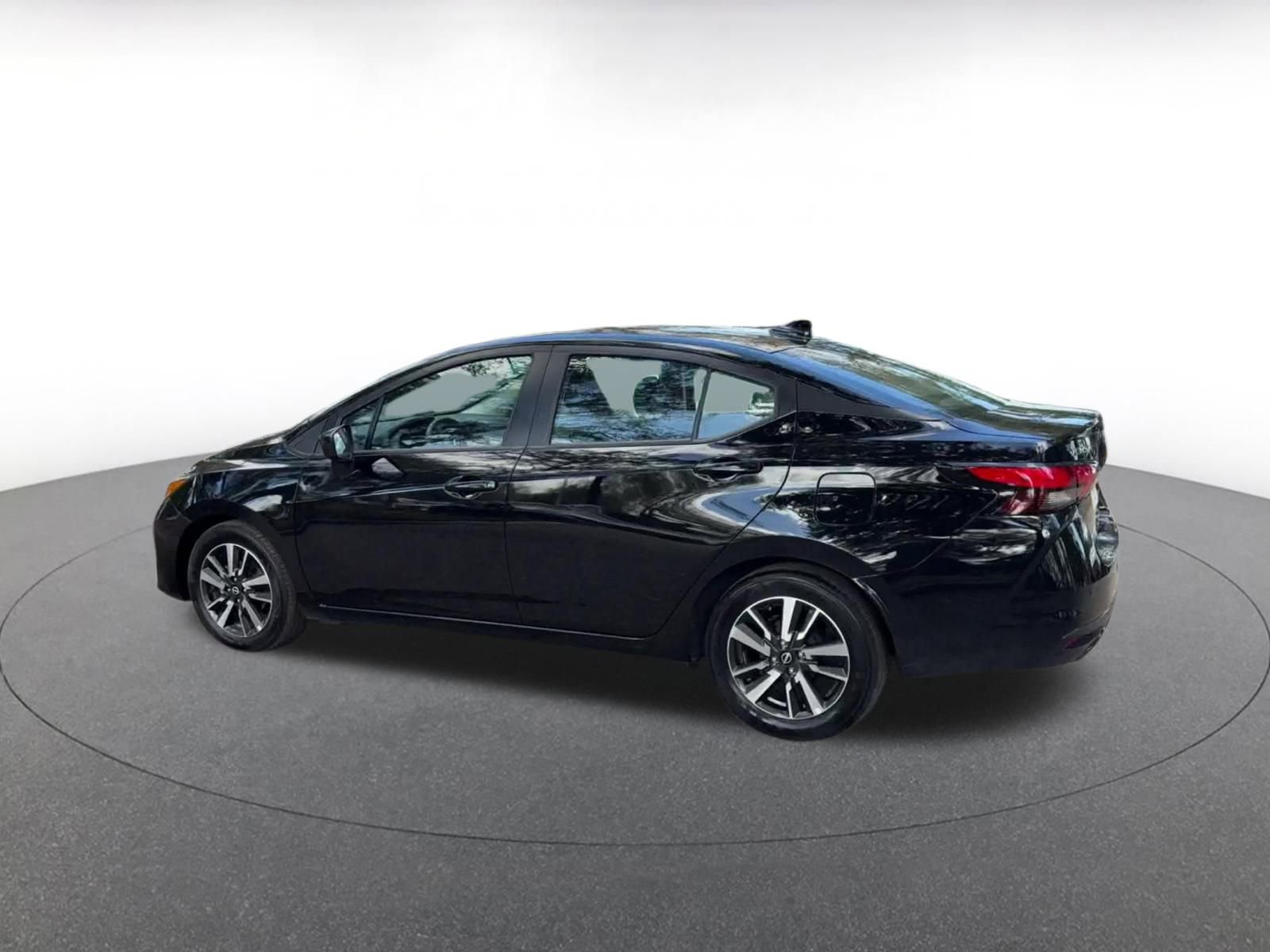 Used 2025 Nissan Versa SV FWD image 10