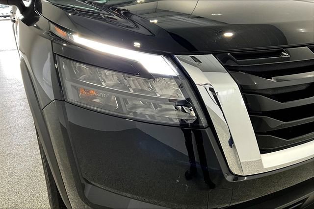 Used 2024 Nissan Pathfinder SV w/ SV Premium Package image 33