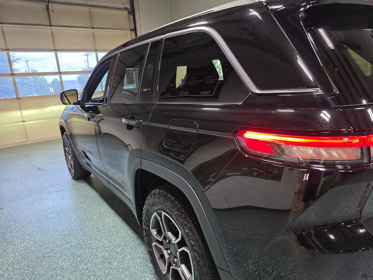 Used 2022 Jeep Grand Cherokee Trailhawk w/ Luxury Tech Group III AWD/4WD image 12
