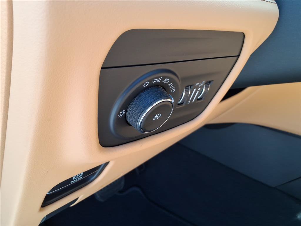 Used 2022 Jeep Grand Cherokee Summit AWD/4WD image 22