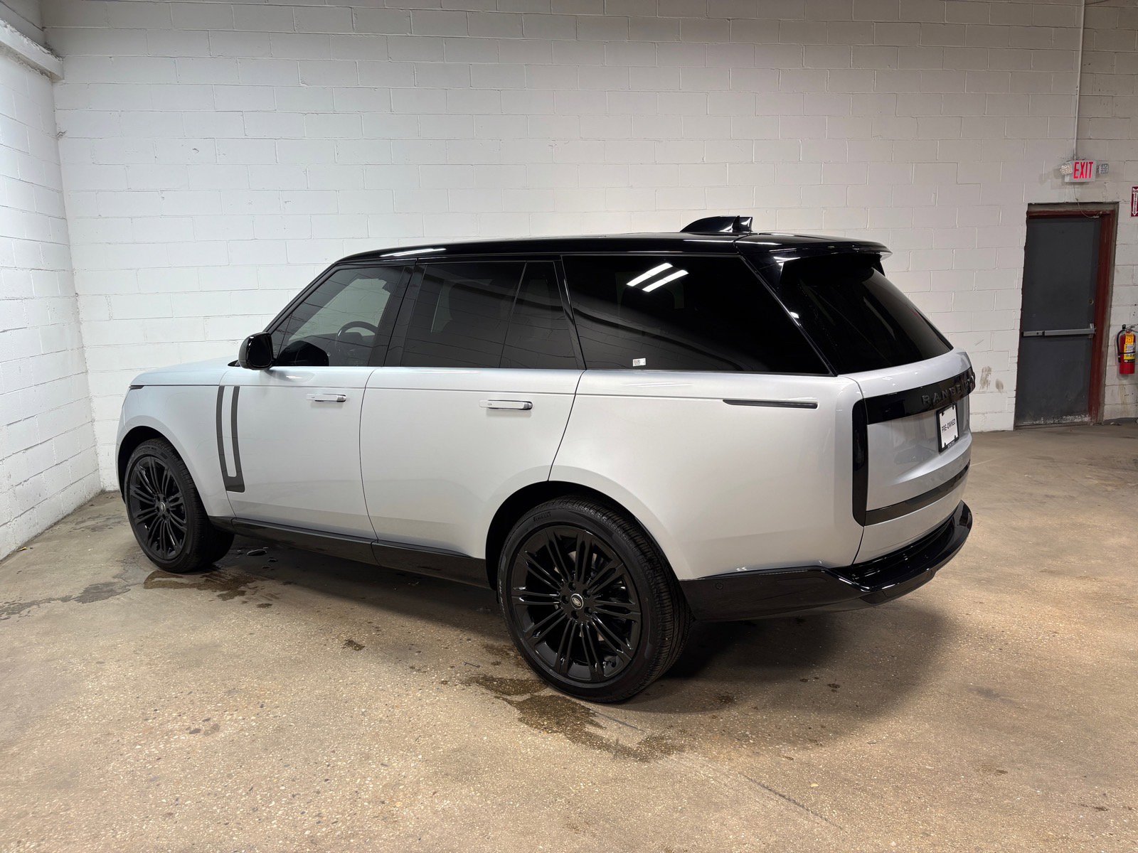 Used 2025 Land Rover Range Rover SE AWD/4WD image 10