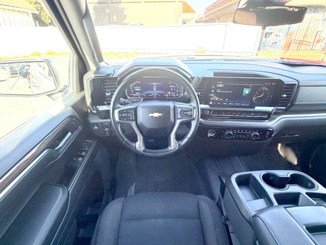 Used 2023 Chevrolet Silverado 1500 LT image 26