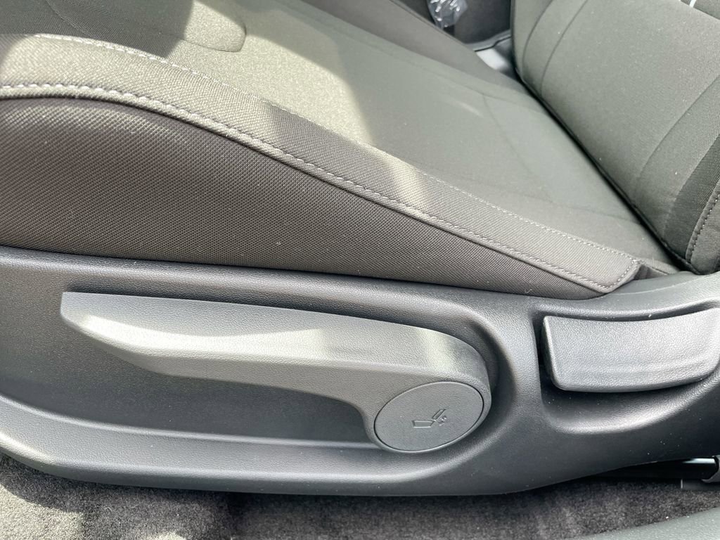 Used 2025 Hyundai Elantra Blue image 38