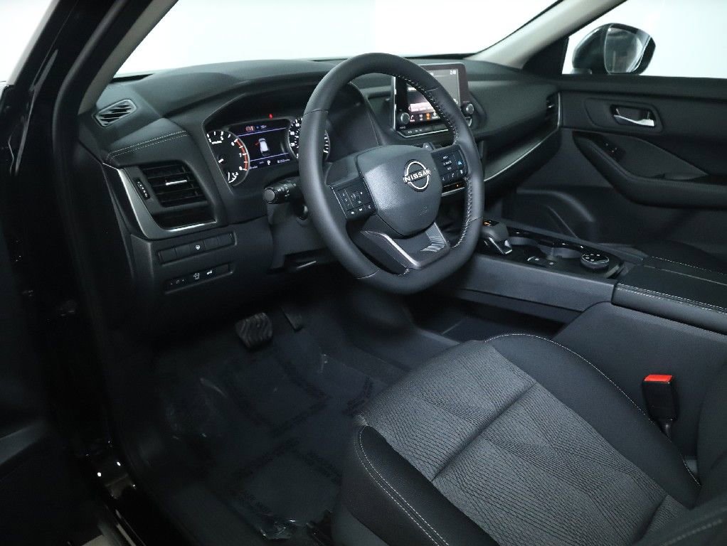 Certified 2026 Nissan Rogue SV image 17