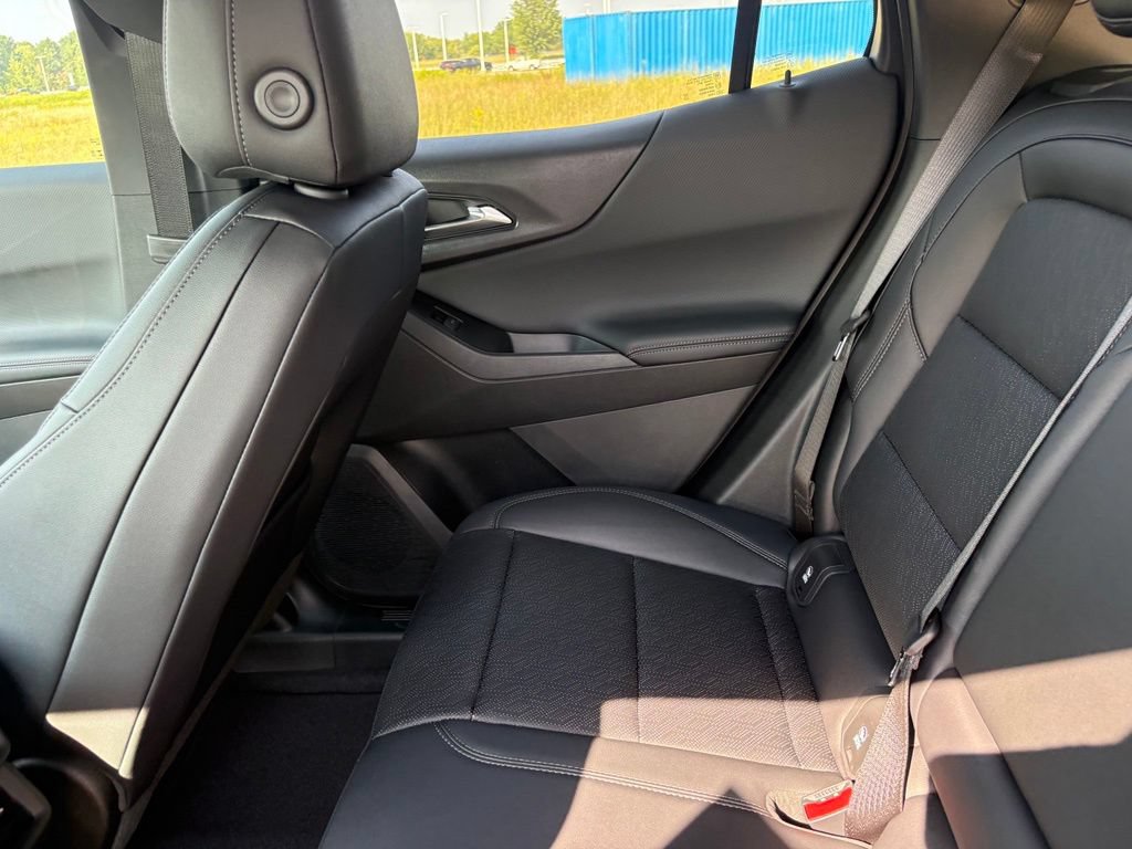 New 2027 Chevrolet Equinox LT w/ Convenience Package II FWD image 43