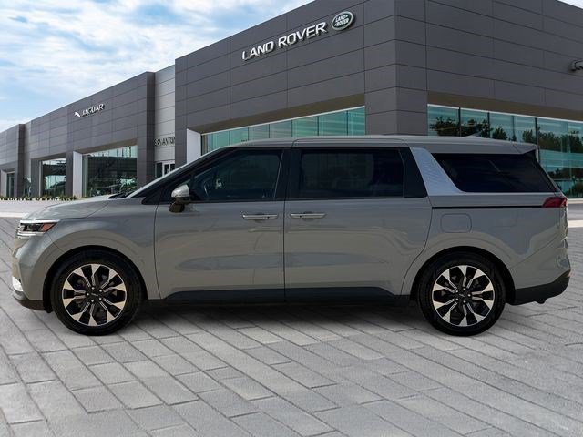 Used 2022 Kia Carnival EX FWD image 2