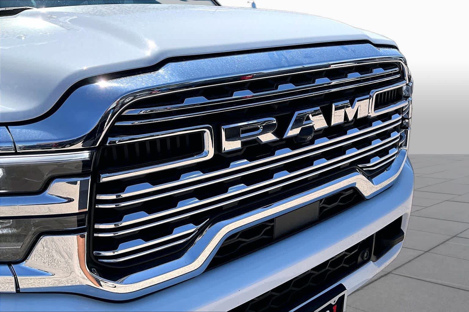 Used 2025 RAM 3500 Longhorn AWD/4WD image 30