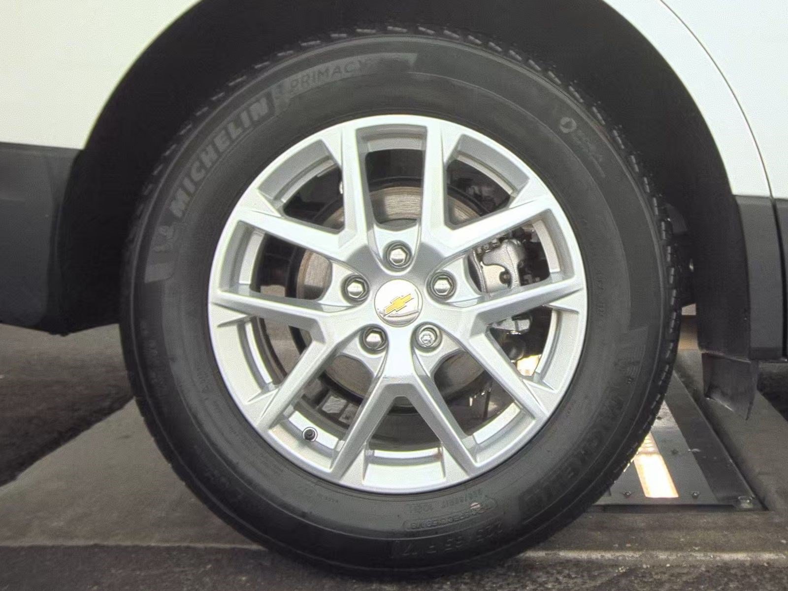 Used 2024 Chevrolet Equinox LS w/ Driver Confidence II Package FWD image 44
