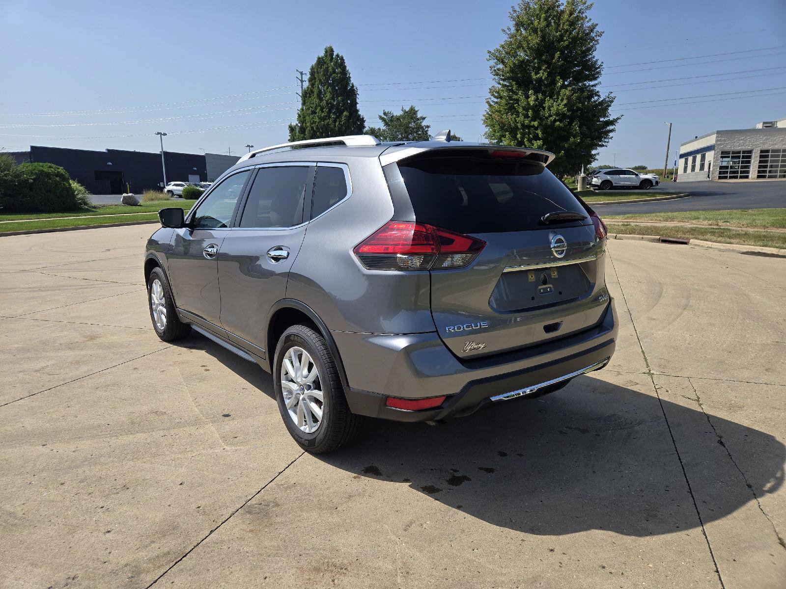 Used 2017 Nissan Rogue SV w/ SV Premium Package AWD/4WD image 6