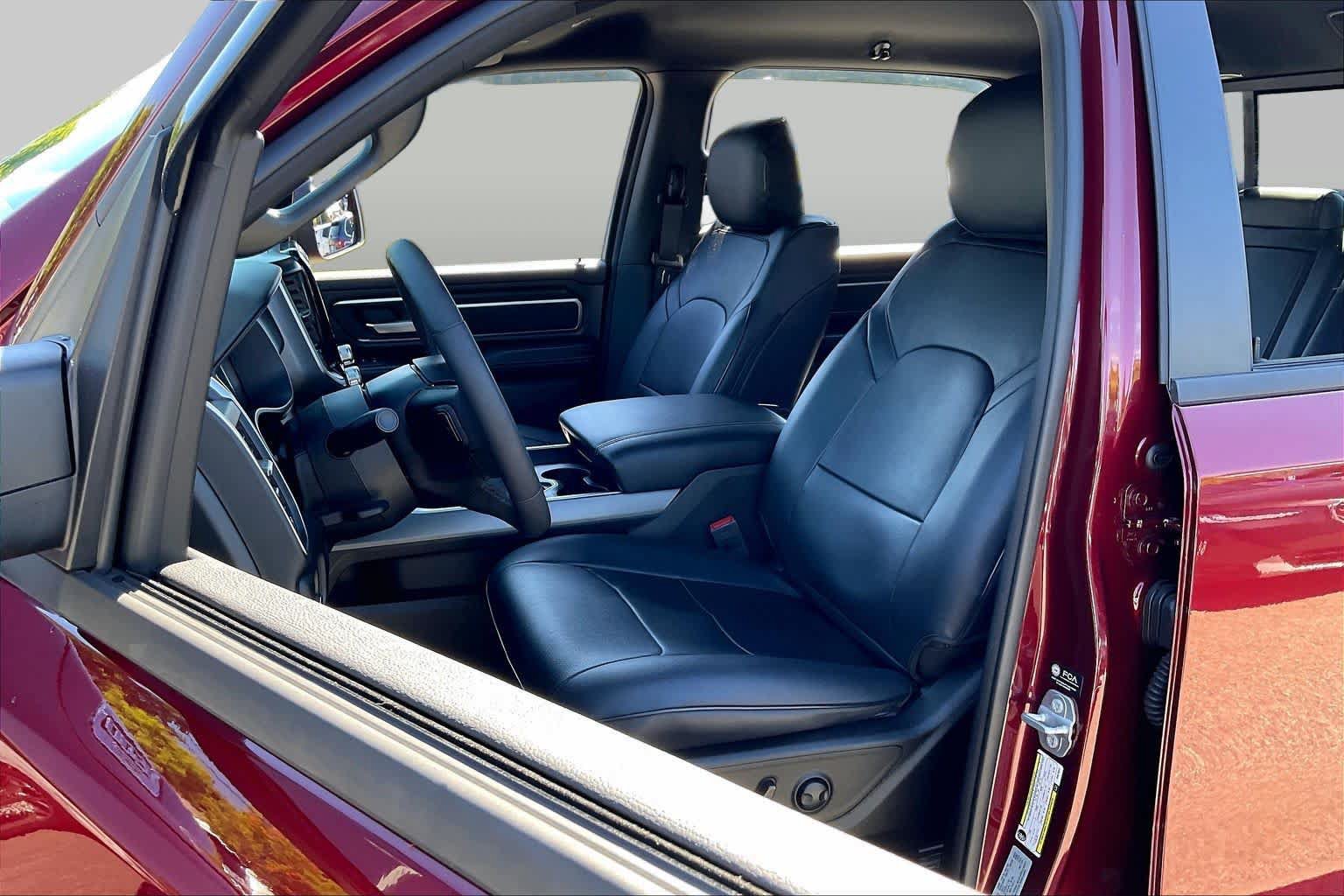 Used 2025 RAM 1500 Big Horn AWD/4WD image 7